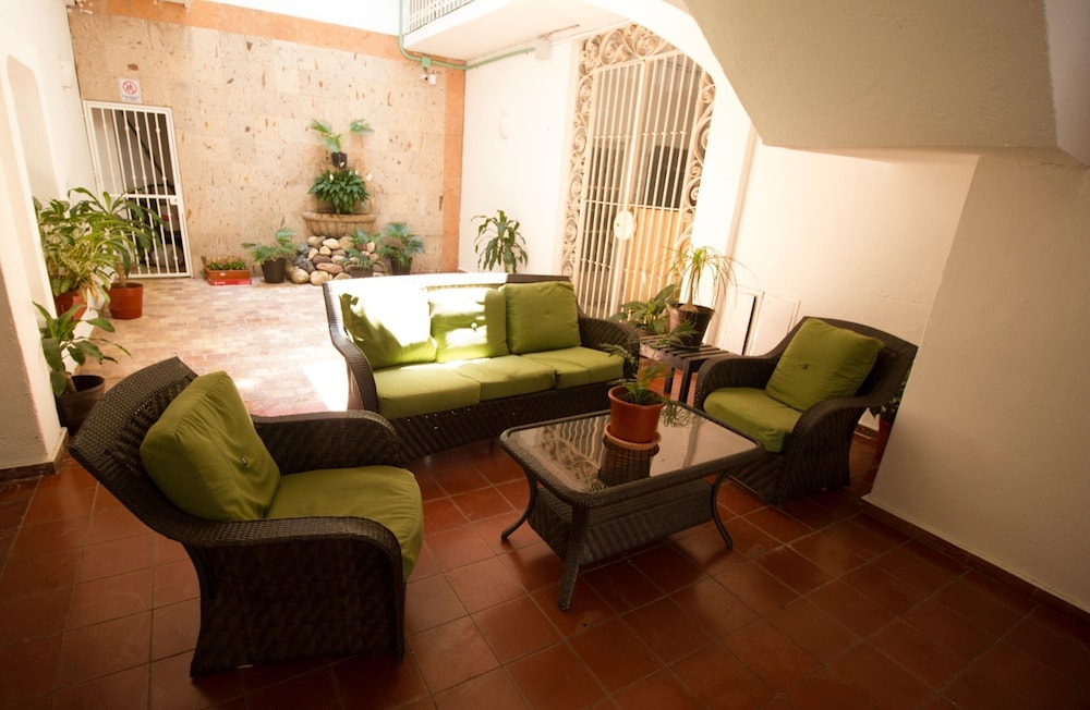 suites plaza del rio family hotel malecon centro