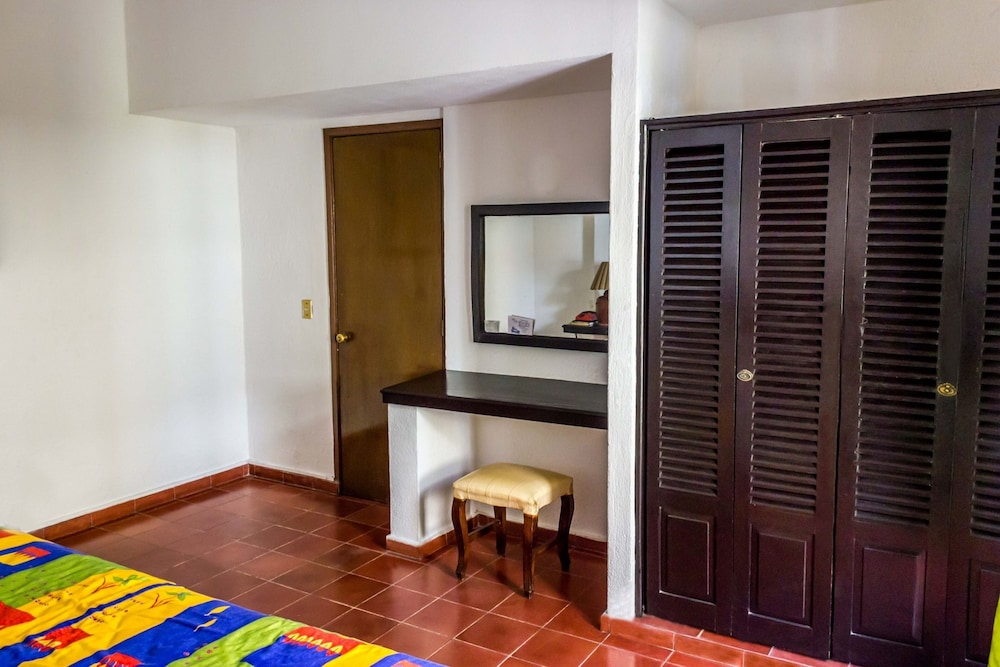 suites plaza del rio family hotel malecon centro