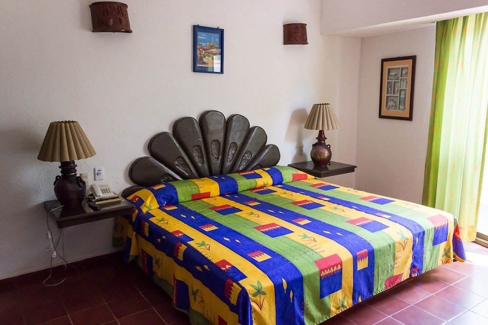 suites plaza del rio family hotel malecon centro