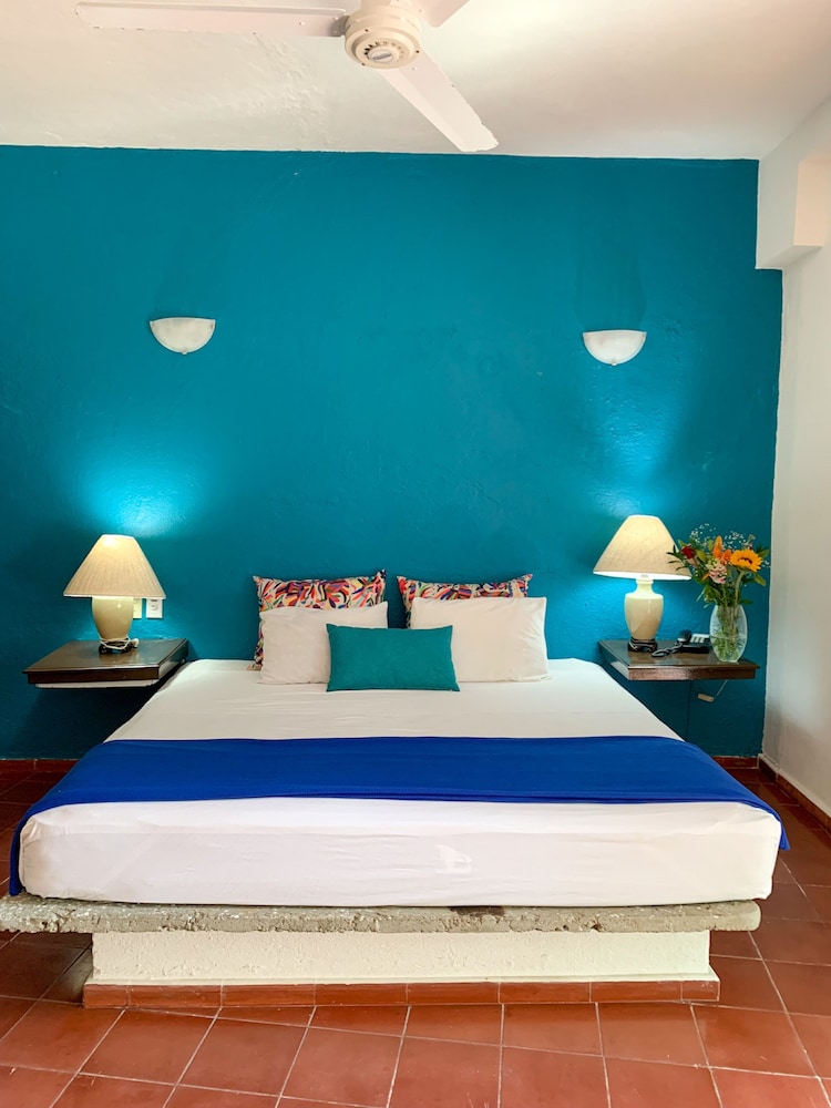 suites plaza del rio family hotel malecon centro