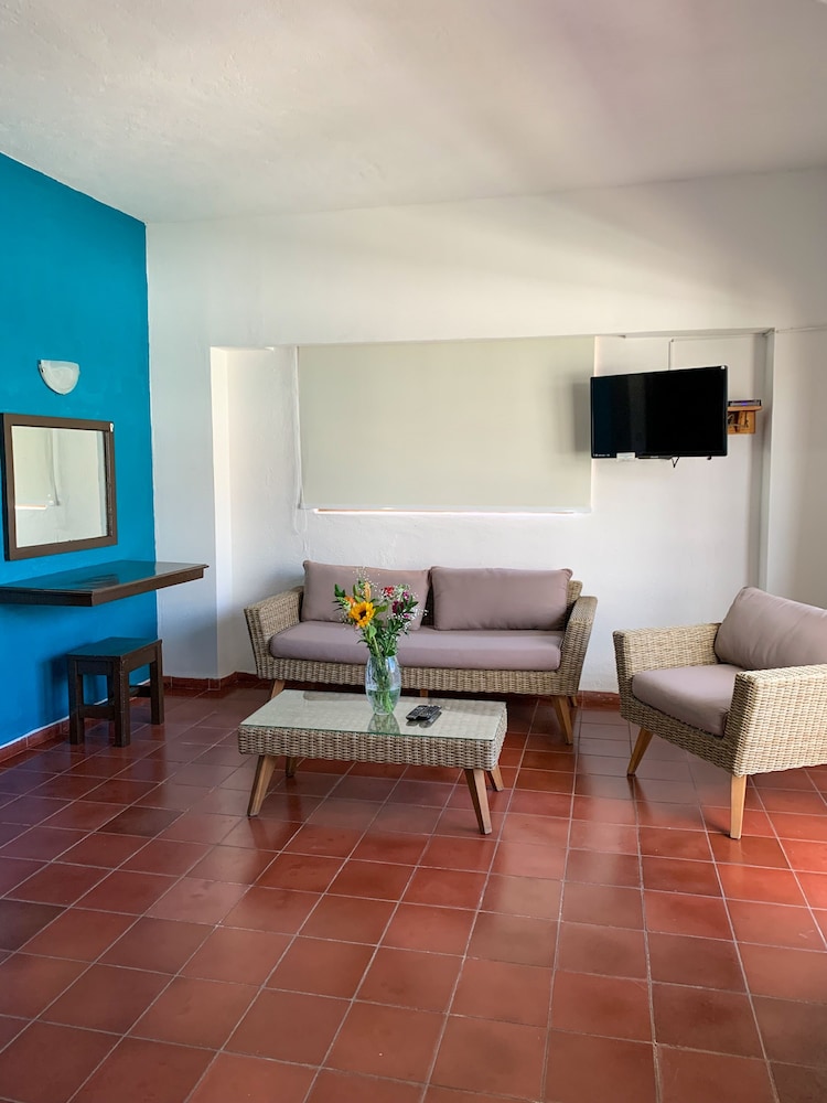 suites plaza del rio family hotel malecon centro