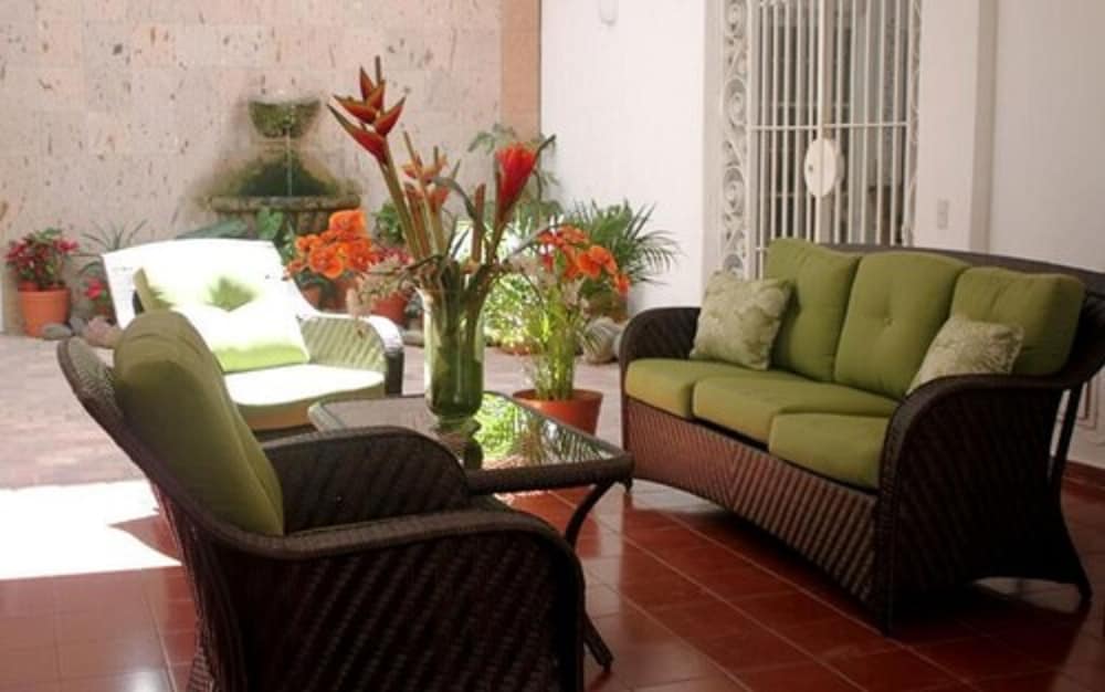 suites plaza del rio family hotel malecon centro