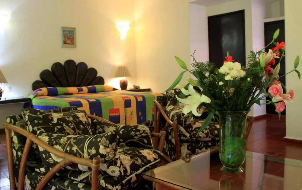 suites plaza del rio family hotel malecon centro