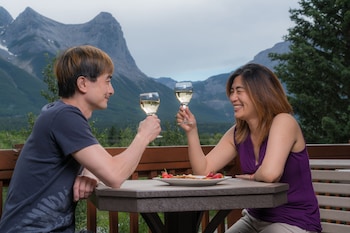 falcon crest lodge by clique