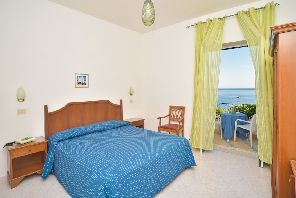 hotel maronti