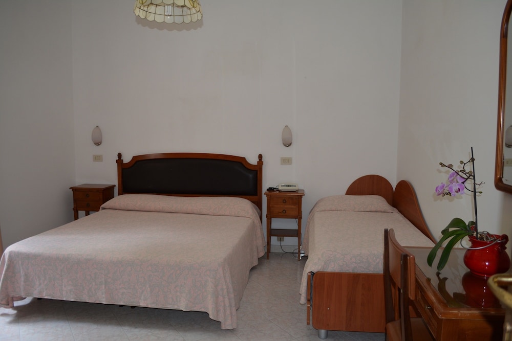 hotel maronti