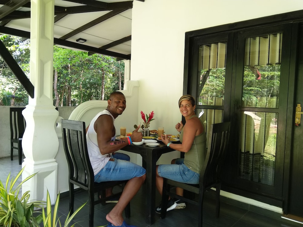 amron resort sigiriya