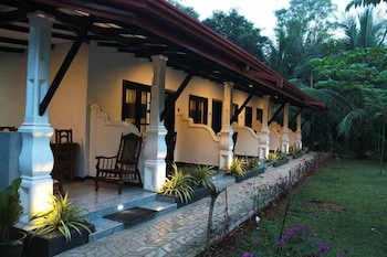 amron resort sigiriya