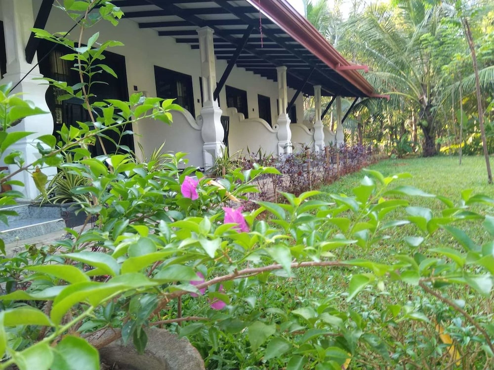 amron resort sigiriya