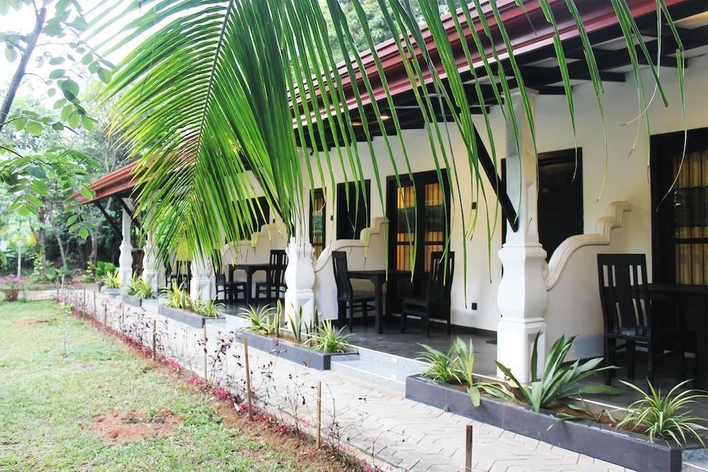 amron resort sigiriya