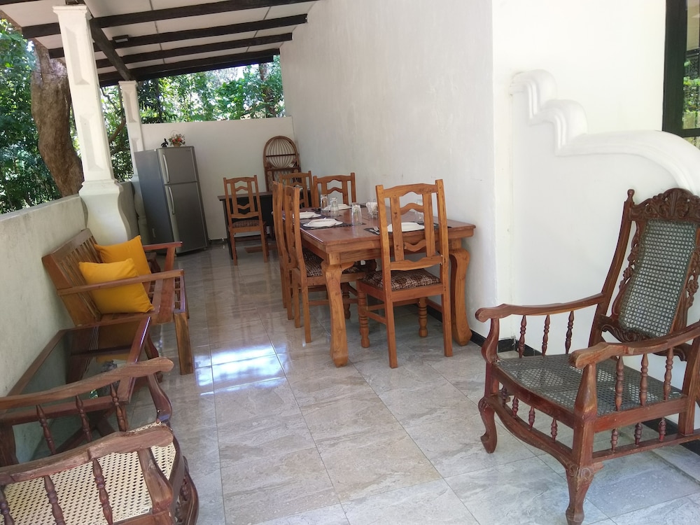 amron resort sigiriya