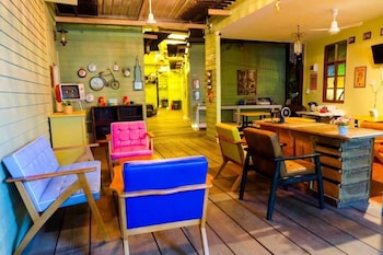 vayla samran 2 amphawa floating market