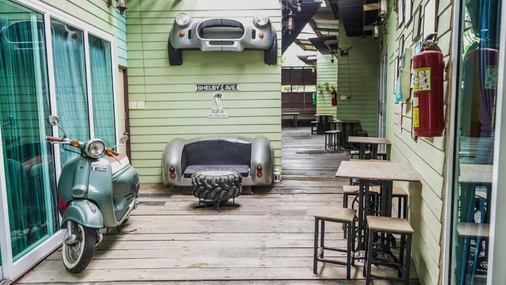 vayla samran 2 amphawa floating market