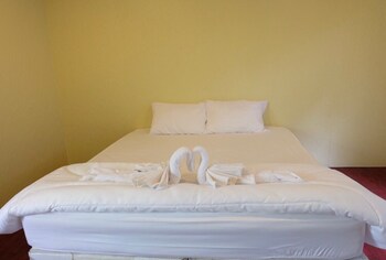 vayla samran 2 amphawa floating market