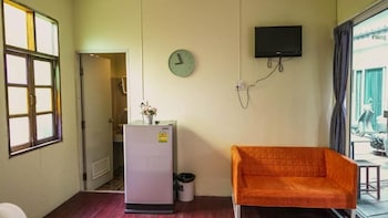 vayla samran 2 amphawa floating market