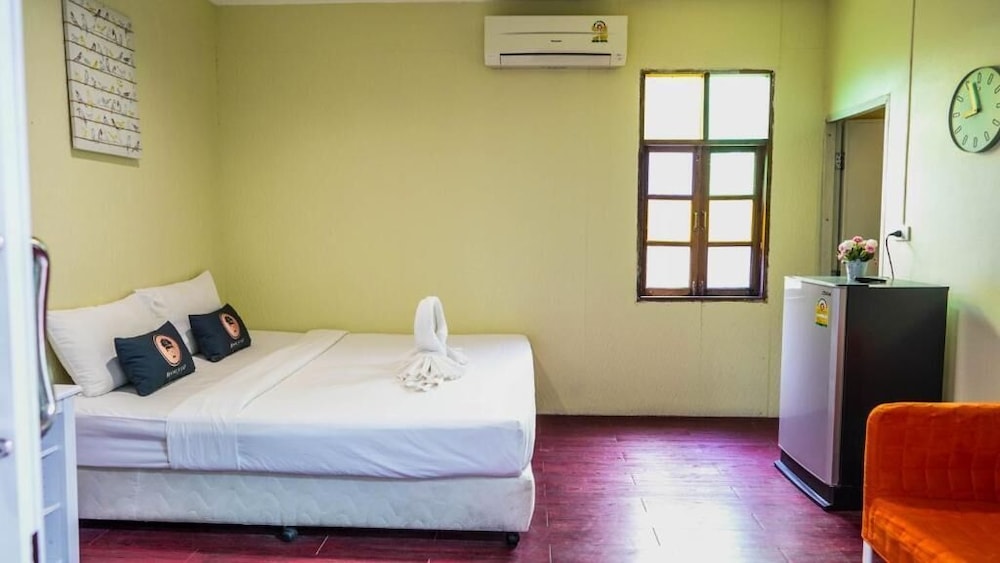 vayla samran 2 amphawa floating market