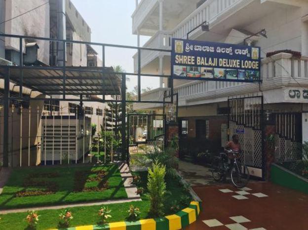 shree balaji deluxe lodge