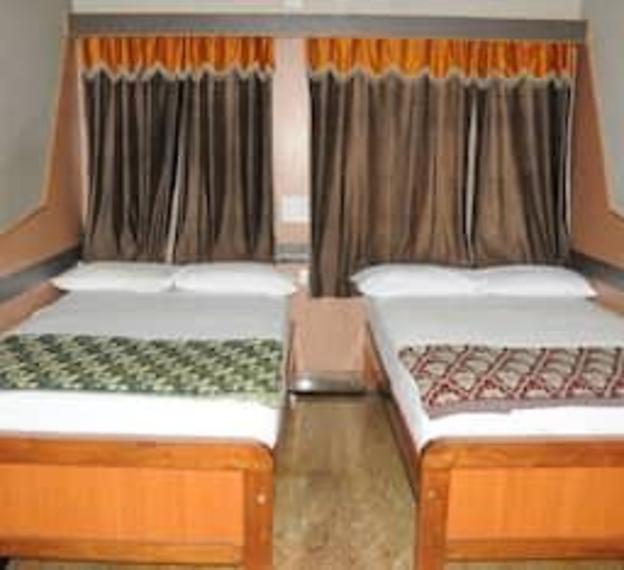 shree balaji deluxe lodge