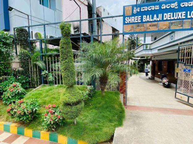 shree balaji deluxe lodge
