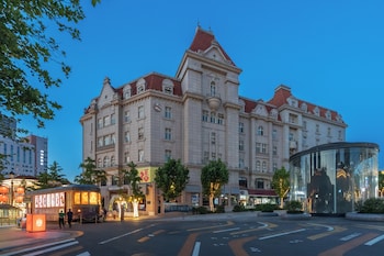 huaqi kaiserdom hotel