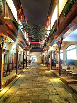 huaqi kaiserdom hotel