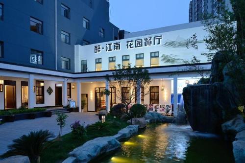 lavande hotel wuhan guangbutun metro station