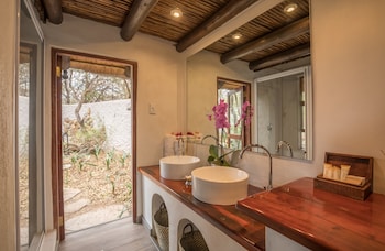 kuname lodge