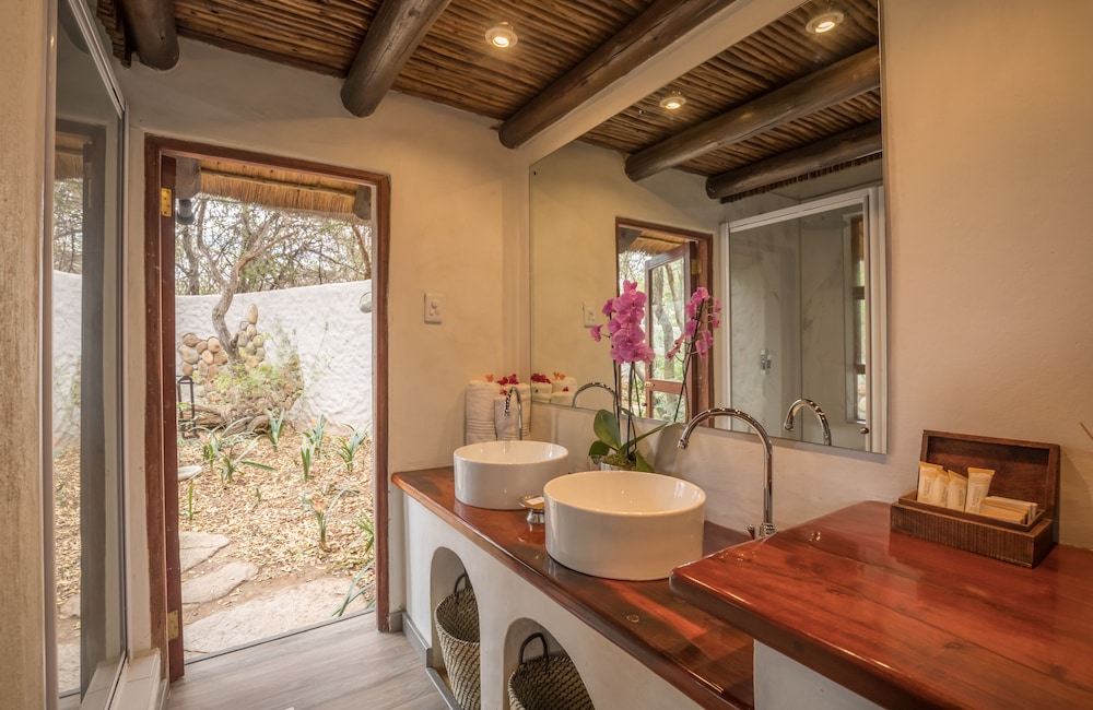 kuname lodge