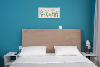 raise boutique rooms in center of athens