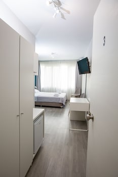 raise boutique rooms in center of athens
