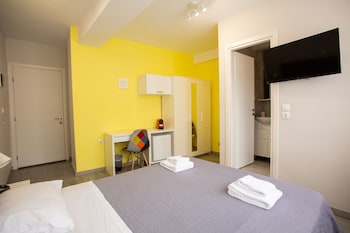 raise boutique rooms in center of athens