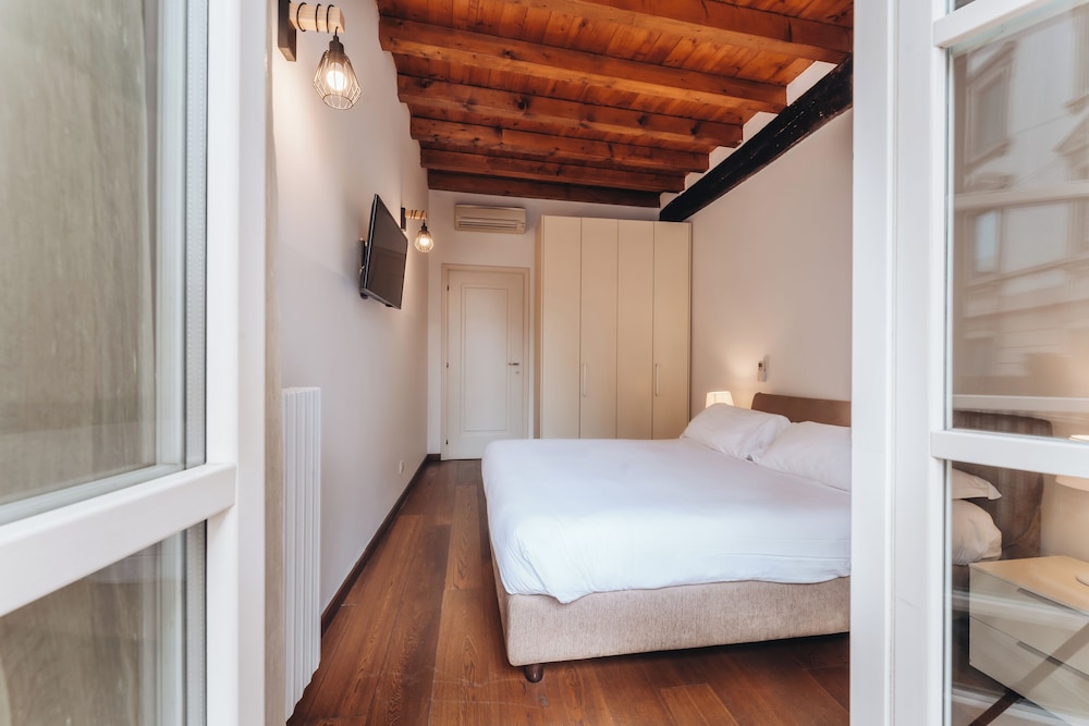 charming milan apartments brera madonnina
