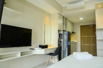 sophisticated studio at the oasis apartment