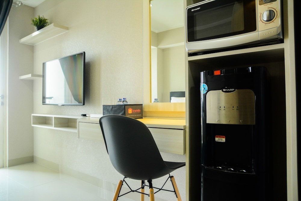 sophisticated studio at the oasis apartment