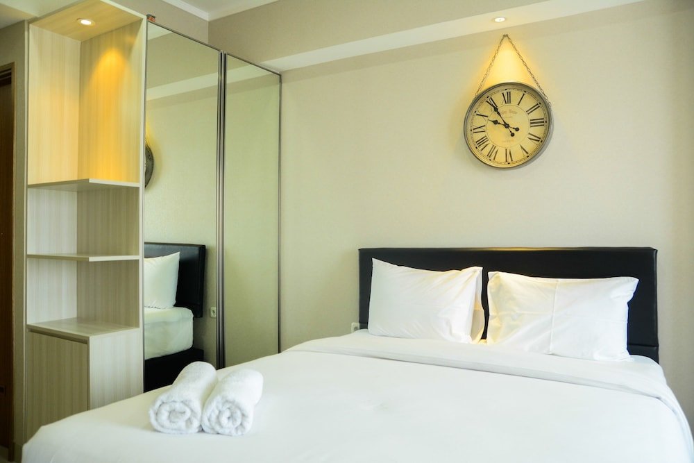 sophisticated studio at the oasis apartment