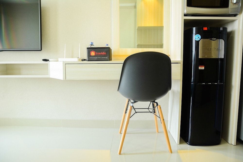 sophisticated studio at the oasis apartment