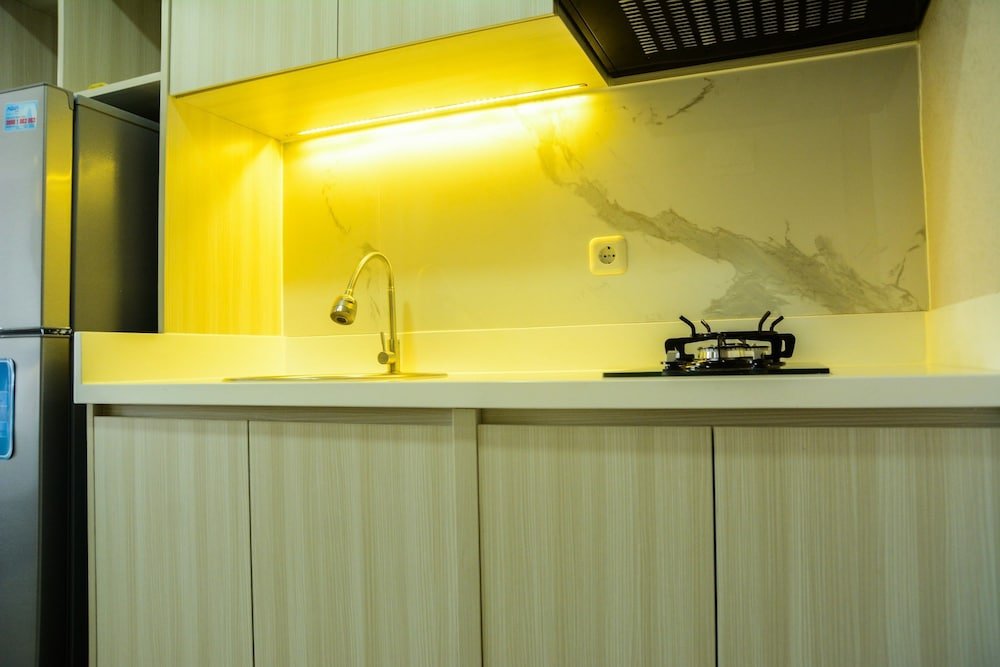 sophisticated studio at the oasis apartment