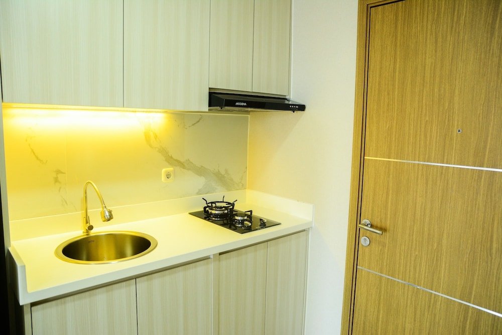 sophisticated studio at the oasis apartment