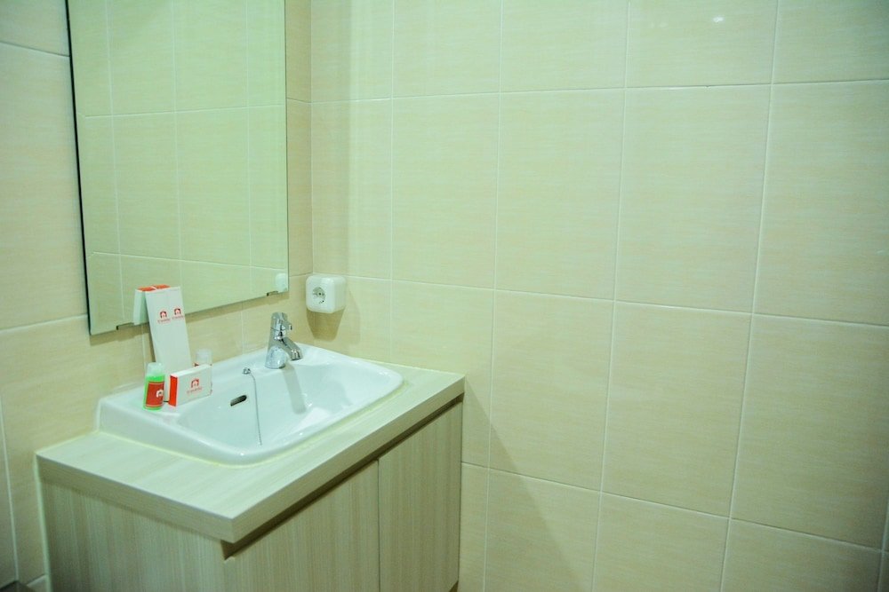 sophisticated studio at the oasis apartment