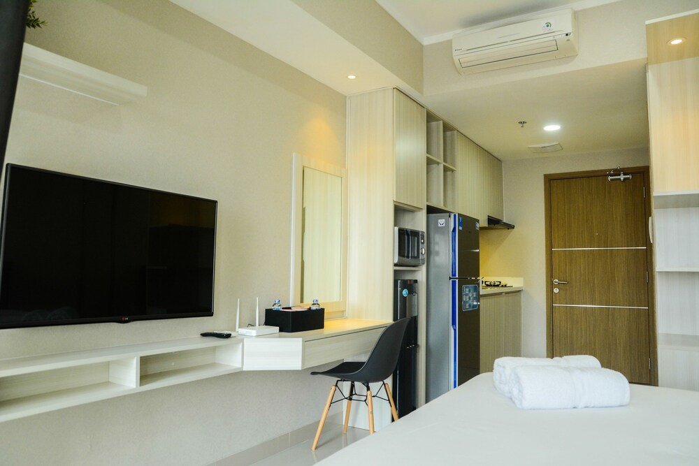 sophisticated studio at the oasis apartment