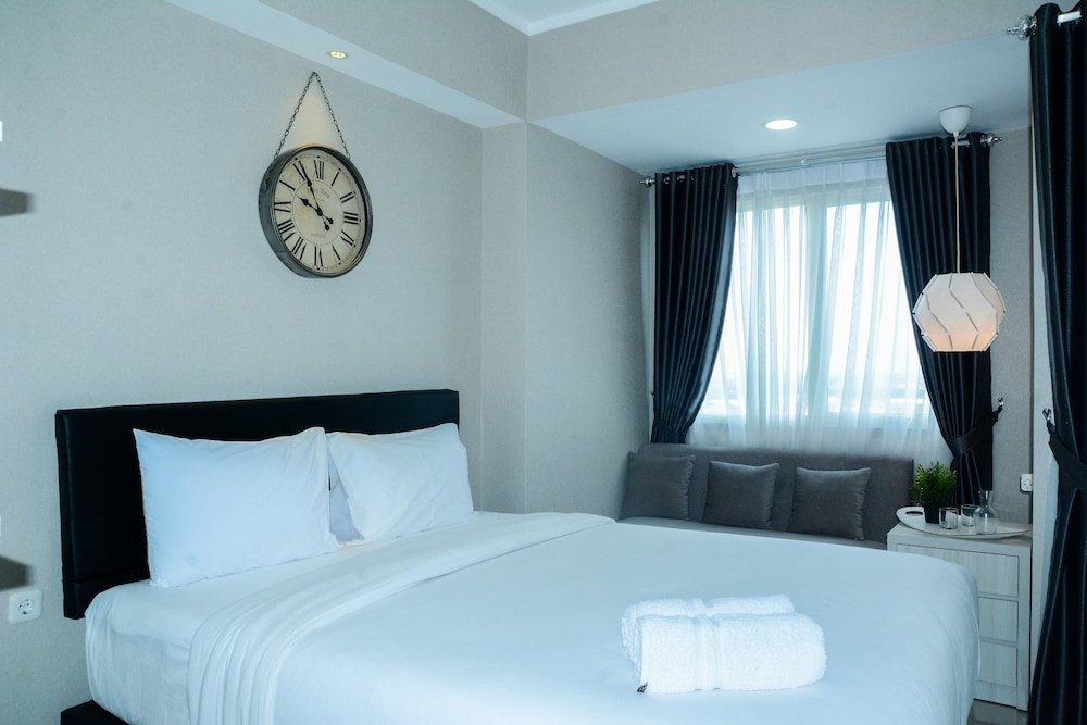 sophisticated studio at the oasis apartment