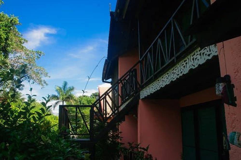 secret cabins at firefly beach