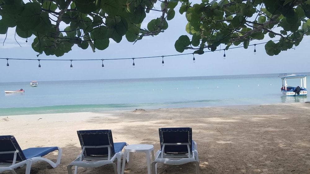 secret cabins at firefly beach