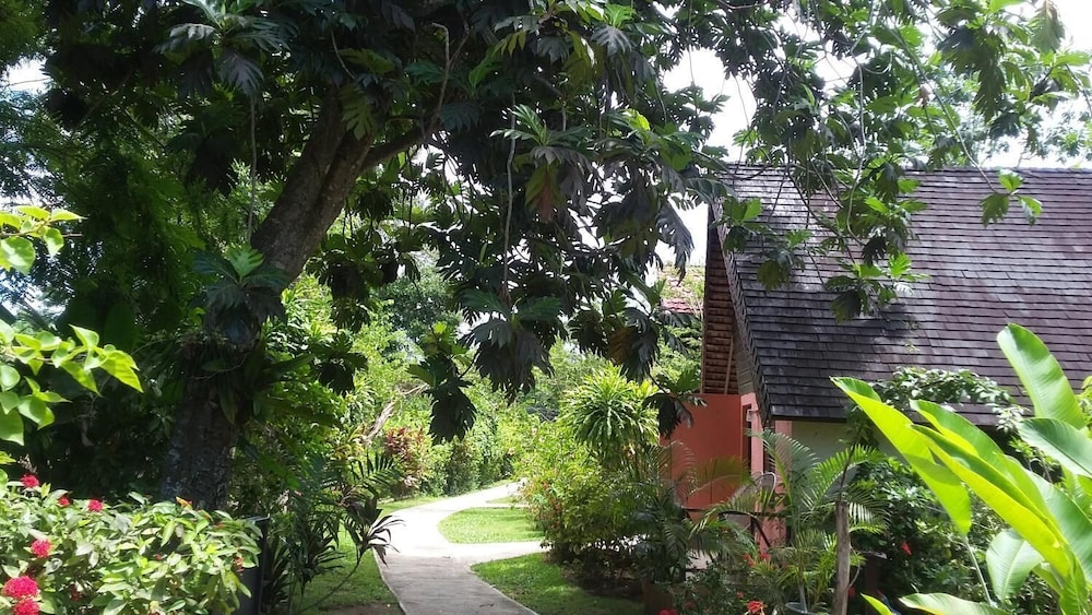 secret cabins at firefly beach