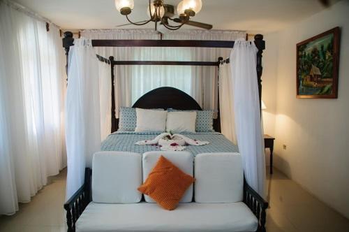 secret cabins at firefly beach