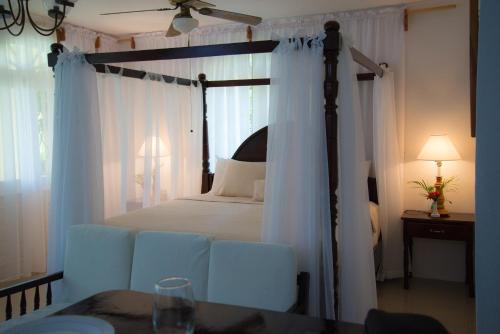 secret cabins at firefly beach