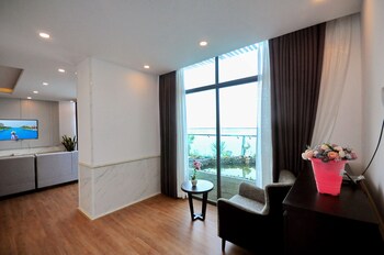 holi sky homes by the beach