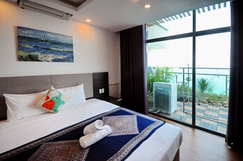 holi sky homes by the beach