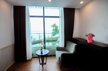 holi sky homes by the beach