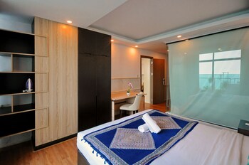 holi sky homes by the beach